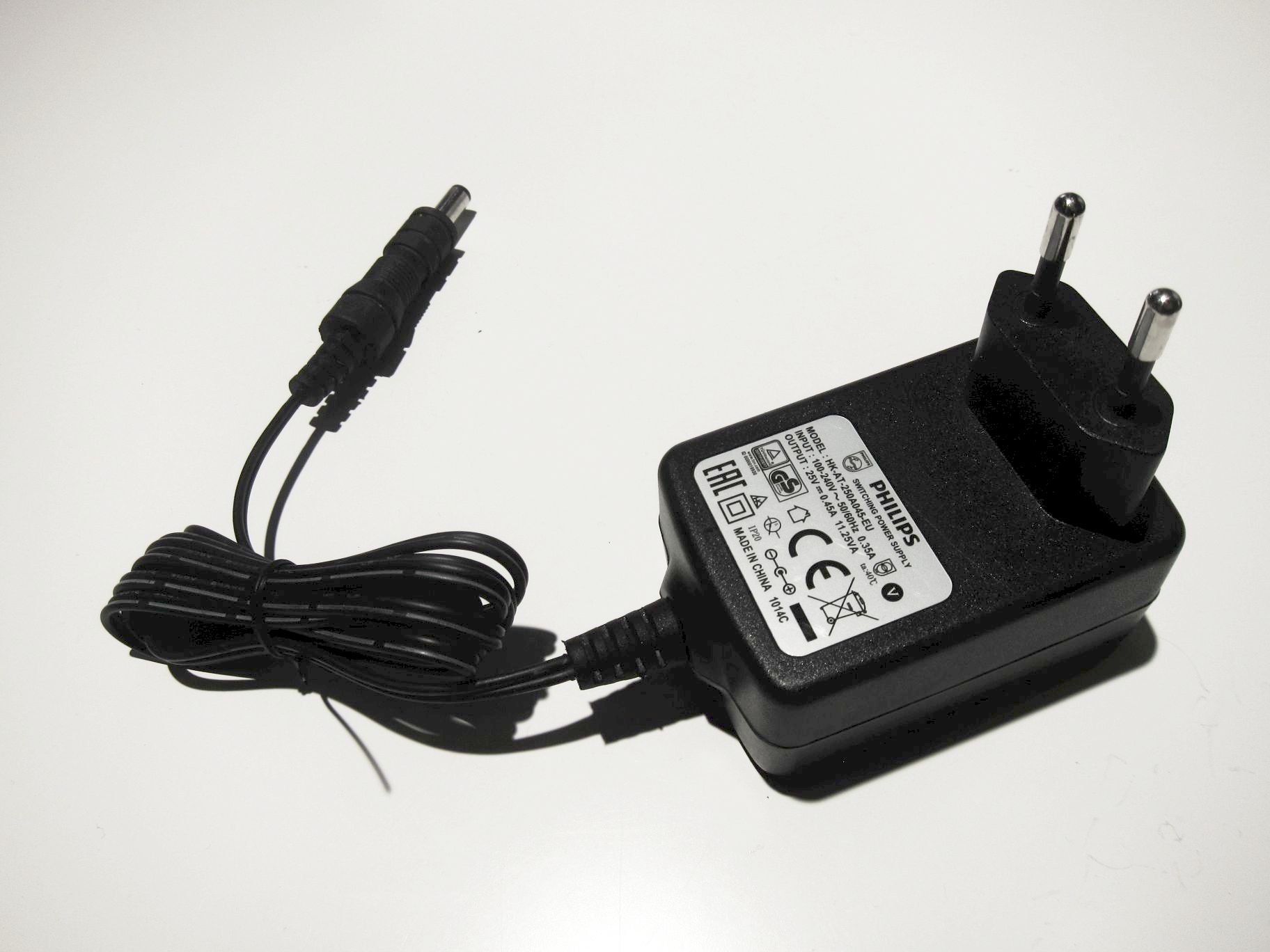 Eu зарядное устройство. Блок питания зарядное Philips fc6168. Адаптер SSA-050100eu. Electrolux SSA-18p-20 eu. Зарядное устройство s010qv1400040, s010qb1400040.
